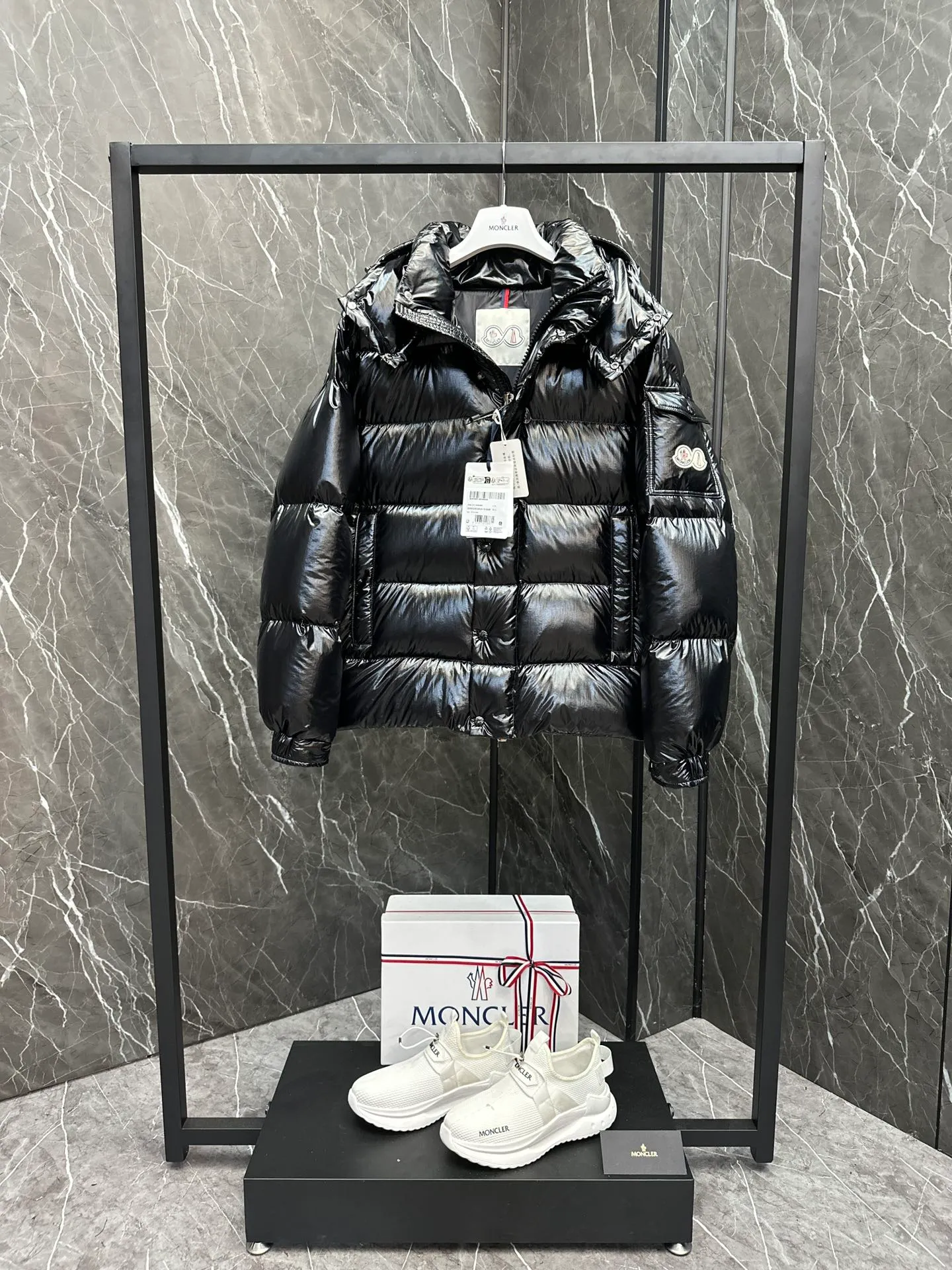 ⬆️Moncler Maya 70 . . Moncler 70 ， 。 ， ， Moncler Maya 70 。 ， 。 Antoni Tudisco 。 Moncler Maya 70 Moncler 70 ， ， 。 Classic ， 、 。 Classic 70 。 • • • • • ， • • • •Moncler Maya 70 Size: 1-5 . Cream White Pink Blue Gray Black D 9890065750